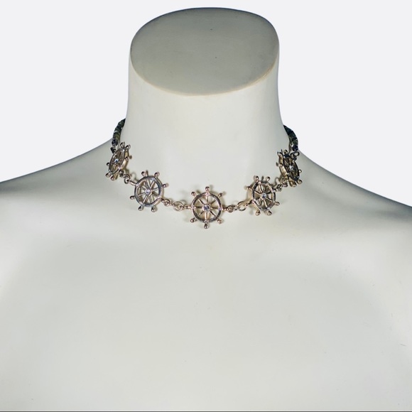 Silver colored steering wheel and micro beaded handmade choker - Picture 3 of 6